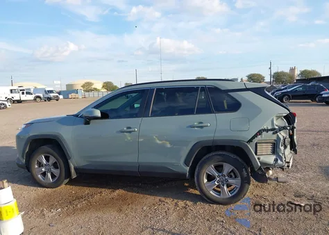2022 Toyota Rav4 Hybrid Xle z USA, uszkodzony, nr VIN 2T3RWRFV9NW130651